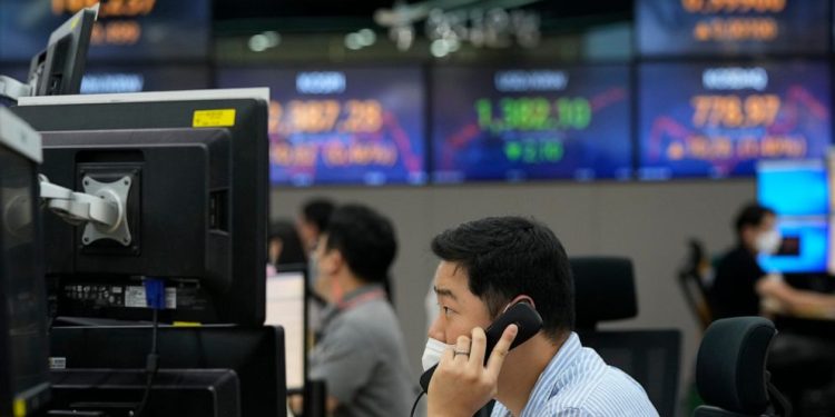 Asian shares rise after Wall Street rise, Fed Chair comments