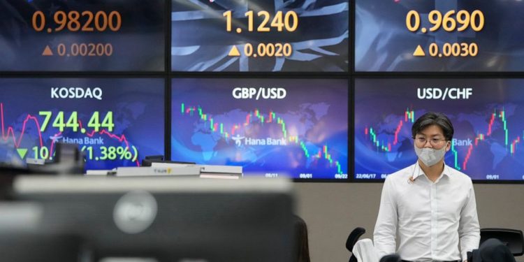 Asian stocks slide for 3rd day on economic growth fears