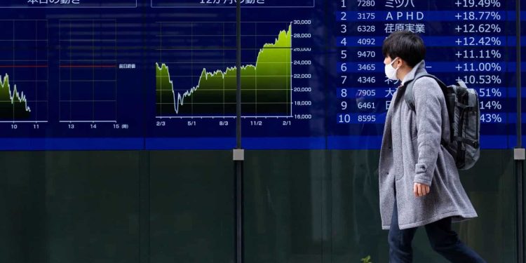 Asian stock markets mixed ahead of latest US jobs reading