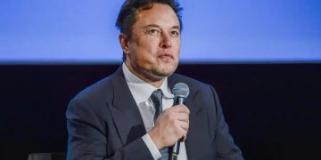 Elon Musk demands Twitter trial delay over whistleblower concerns