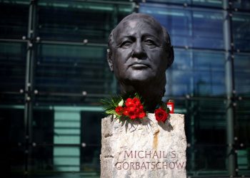 Russia to bury Gorbachev, the darling of the West, with a shrug