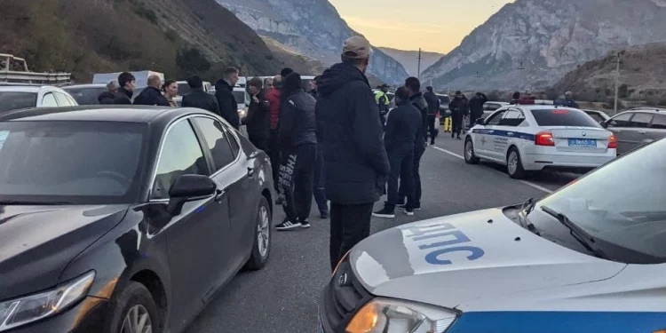 Long queues at the Russian border with Georgia