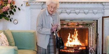 Queen Elisabeth II under medical supervision at Balmoral