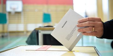 Rightwing Swedish election victory looms with almost all of the votes counted