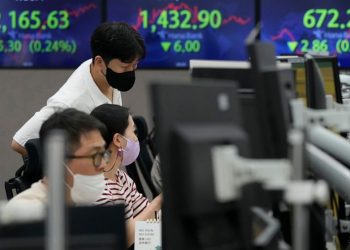 Asian stocks sink on German inflation and British tax cuts