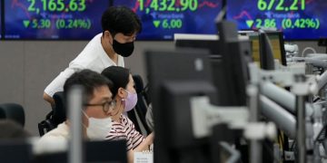 Asian stocks sink on German inflation and British tax cuts