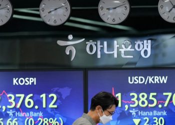 Asian shares slip lower following a broad decline on Wall Street