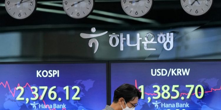 Asian shares slip lower following a broad decline on Wall Street