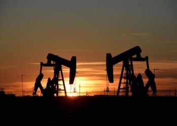 Oil prices start session mixed on uncertain demand, supply concerns