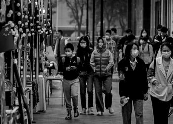 Asian shares extend losses as the spectre of recession looms