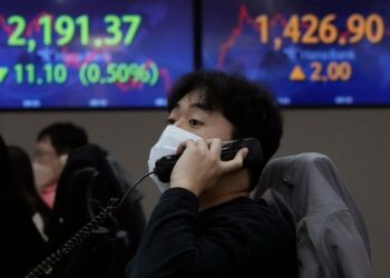 Asian stocks fall ahead of US inflation update