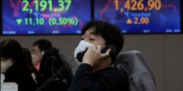 Asian stocks fall ahead of US inflation update