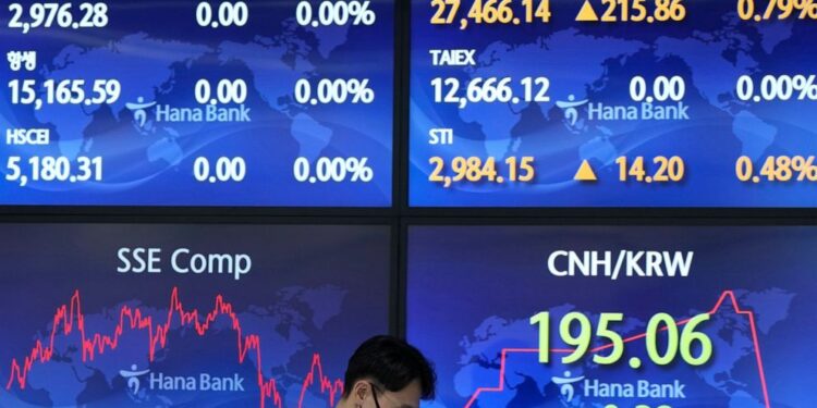 Asian stocks mixed ahead of US GDP update, Europe rates call
