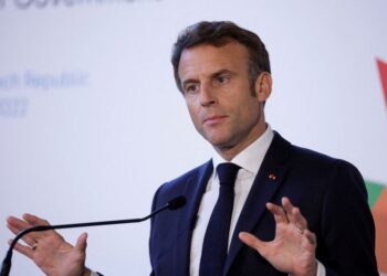 France’s Macron urges oil firms, unions to strike deal or face requisitions