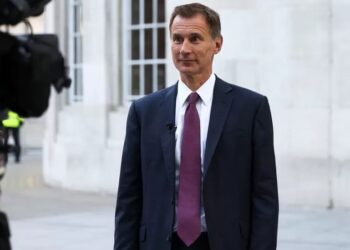 The pound moves higher in Asia trade after U-turns