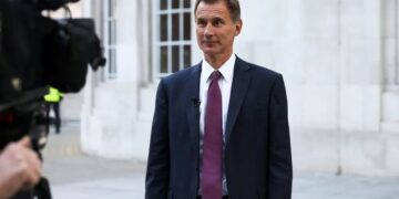 The pound moves higher in Asia trade after U-turns