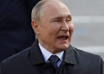 ‘Cancer-stricken’ Putin’s body language ‘reveals he’s in crippling pain’