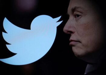 Elon Musk reportedly fires top Twitter executives