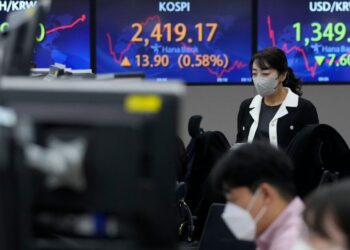 Asian shares rise on Fed rate hopes despite China worries