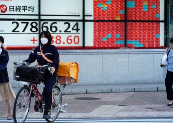 Asian markets mixed ahead of US elections, inflation data