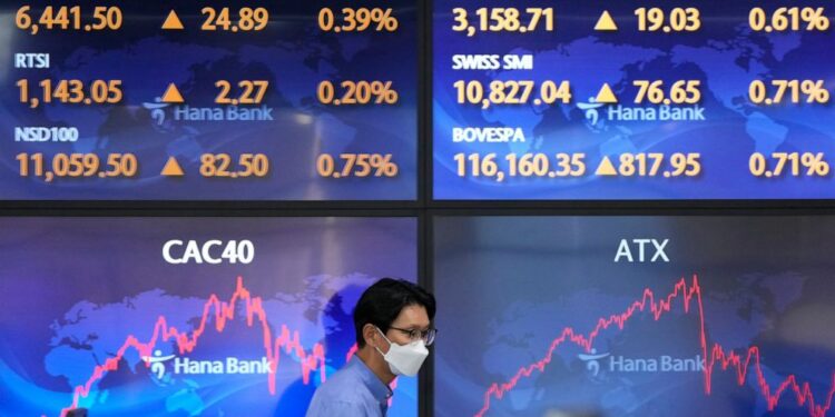 Asian stocks follow Wall Street down before the US inflation update