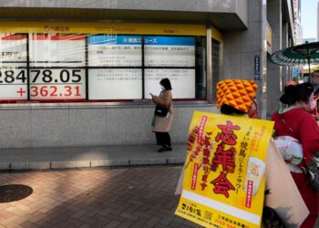 Asian shares mixed as investors eye Tokyo inflation data