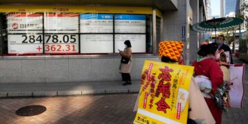 Asian shares mixed as investors eye Tokyo inflation data