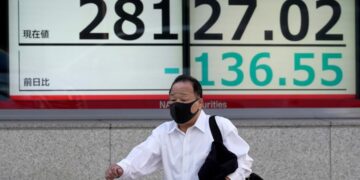 Asian benchmarks mixed as markets eye COVID, inflation risks