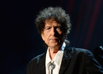 Bob Dylan’s love letters sell for $670,000
