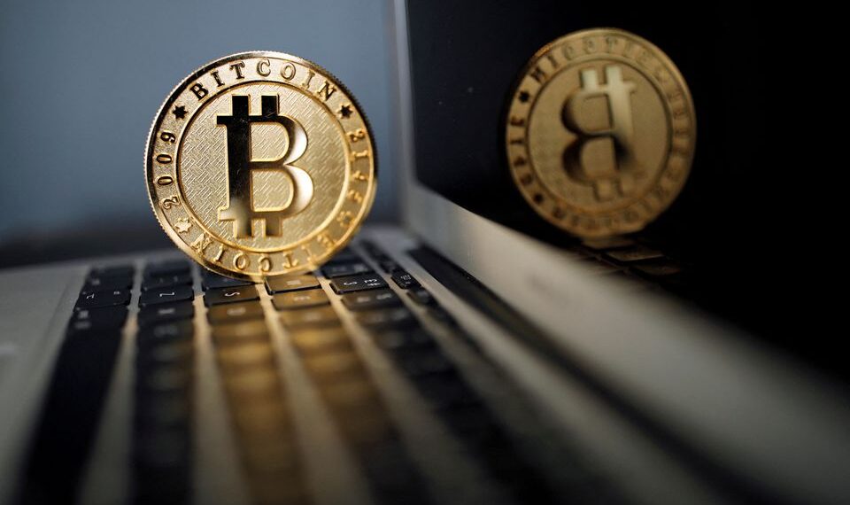 Bitcoin wants to break its bond with stocks