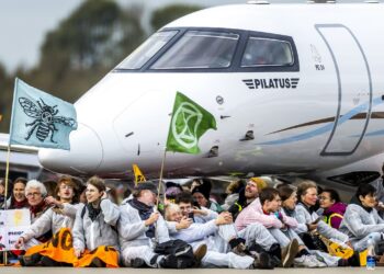Climate activists block private jets at Amsterdam airport