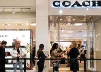 Black Friday online sales top $9 billion in a new record