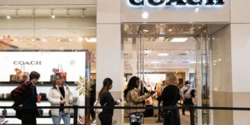 Black Friday online sales top $9 billion in a new record