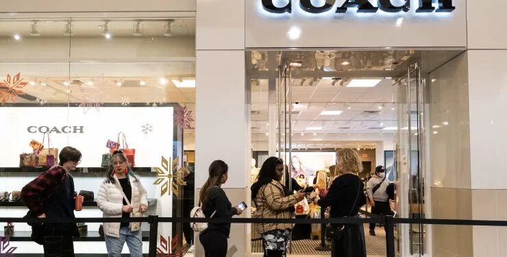 Black Friday online sales top $9 billion in a new record