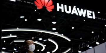 U.S. bans Huawei, ZTE equipment sales, citing national security risk