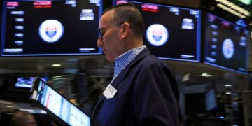 Nasdaq rises on boost from growth stocks ahead of Fed minutes