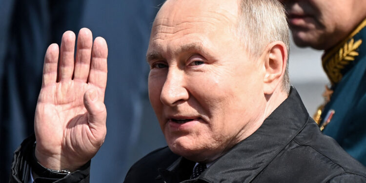 Russian revolutionaries prepare for post-Putin future