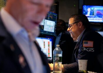 Asian shares mostly decline ahead of the Fed chair’s key speech