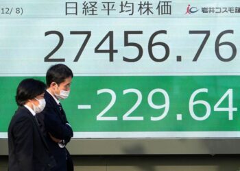 Asian shares advance on the back of Wall Street gains