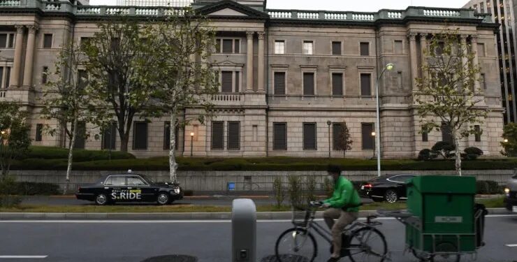 Nikkei 225 falls more than 2%