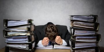 Goldman Sachs junior bankers work 98 hours a week — making the equivalent of about $22 an hour