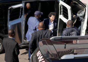 Bahamas hands over FTX founder to the US to face charges