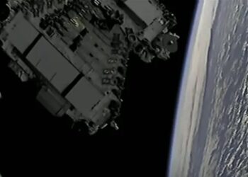 FCC authorizes SpaceX to begin deploying up to 7,500 next-generation Starlink satellites