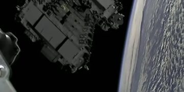 FCC authorizes SpaceX to begin deploying up to 7,500 next-generation Starlink satellites