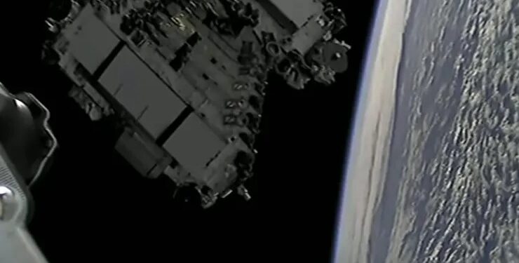 FCC authorizes SpaceX to begin deploying up to 7,500 next-generation Starlink satellites