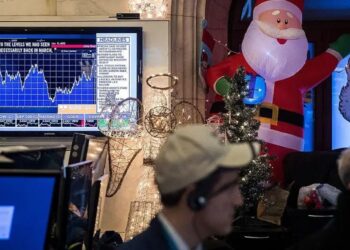 The Santa Claus rally in the stock market is at risk as 3 bearish fundamentals dominate bullish seasonal trends