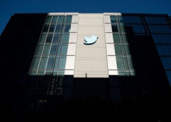 Musk polls Twitter users about whether he should step down – poll says yes