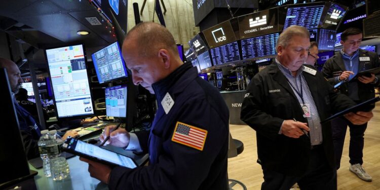 Futures fall on growing fears of recession