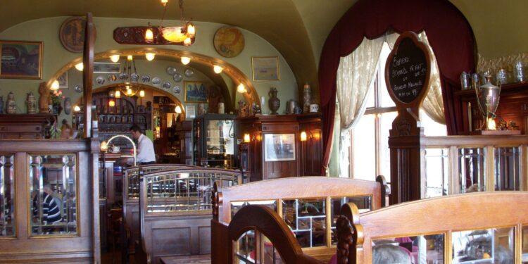 Visit the 10 oldest restaurants in the world