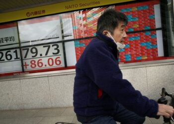 Global markets mixed, headed for annual loss